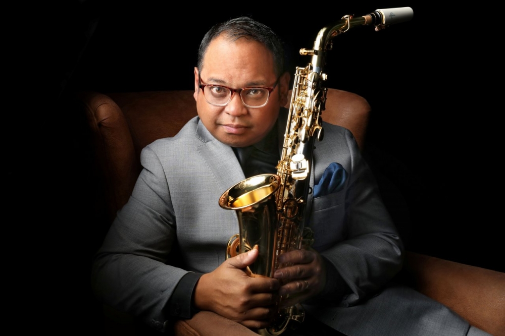 Yani Promo 2 alto sax (1) (002)